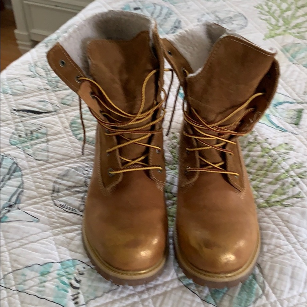 Women’s Timberland Boots Sz 10 Worn once!